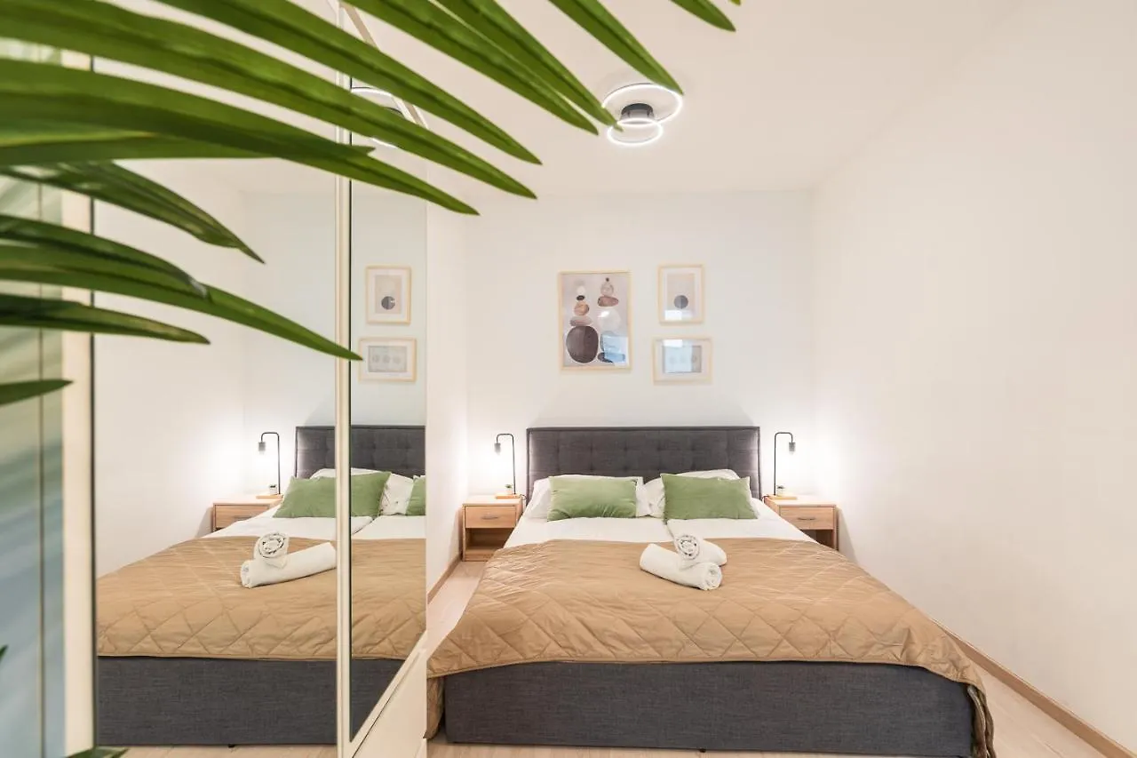Modern Newly-Built Home By The New York Cafe Budapest Apartment